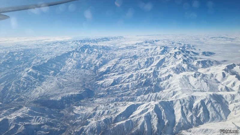 Летал на Пхукет и пролетал над Афганистаном. И даже непосредственно над Кабулом.
Охренительные там горы, а вот сам Кабул