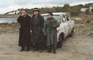 Вроде вот у этих тоже был "спонсор" и он им туалетик отделывал. ))))) Не помню точно, может и другая серия.