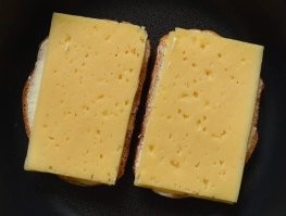 Не люблю бутеры с кучей всякой всячины. Они должны быть лаконичны. Вот тогда действительно вкусно.