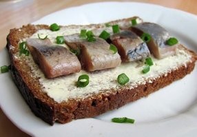 Не люблю бутеры с кучей всякой всячины. Они должны быть лаконичны. Вот тогда действительно вкусно.