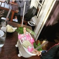 В Амстере в каком-то заведении, щас не вспомню уже названия, прикольные коктейли подают.