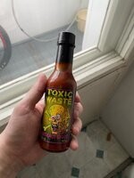 Такая же фигня! Сейчас юзаю вот такой соус на полмиллиона сковиллей. Такой бутылочки (148 мл) хватает больше чем на год. Использую каждый день. Просто очень острый. Достаточно мизерного количества.