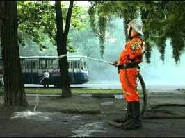 Потасовка между пожарными и полицейскими во Франции