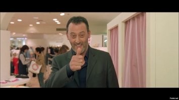 А вот он не боялся заходить в лифт. И даже не боялся капитана лифта.... И вообще всё делал очень быстро и ловко.