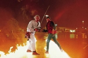 Может он разгонялся чтобы попасть назад в будущее, но док что-то накосячил?