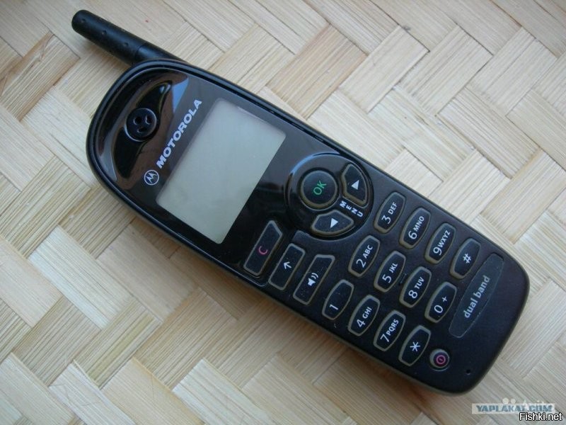 Мой первый телефон был куплен в Хельсинки в 2000.