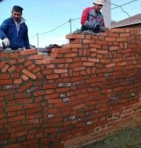 "По какой причине обвалилось крыльцо аптеки?"  Причина одна - рукожопость.