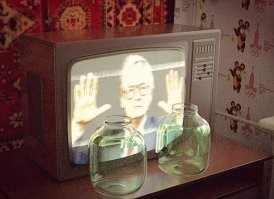 Как тысячи шведов попытались приклеить капроновые чулки к своим черно-белым телевизорам