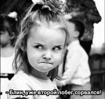 Маленькая девочка в подгузнике выбежала на оживленную дорогу в Твери