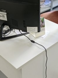 Тут ничего такого нет. Так моноблоки поставляются с завода, чтобы людям на местах не надо было лопатить трехтомник казенной документации в поисках дефолтных паролей. По получении инженер должен пароли сменить, этикетку удалить по желанию.