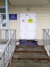 В Вологде тоже самое случилось:
На входе в учреждение провалился пол на крыльце, и это случилось тогда, когда в поликлинику пыталась пройти женщина с грудным ребенком на руках.
К счастью, малыш не пострадал, сообщают очевидцы, а вот  молодая мама сломала ногу

Полная версия: