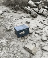 "Нашёл на пляже закрытый сейф. К сожалению, внутри ничего не оказалось."