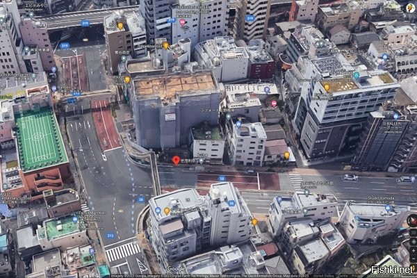 Немного дополню: Это старая кофейня расположенная на пересечении улиц Негиши Комаэ в Токио....




На самом деле оно немного шире с противоположной от места с'емки стороны))))