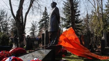 Кстати да. И странно,что сегодня ещё не было новости про открытие ему памятника