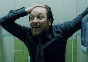 Хоть нам всем начхать на этого Тёму Усса - честным человеком там не пахло никогда, НО!
Сын губернатора Красноярска через немецкую компанию торговал венесуэльской нефтью находясь в Италии, а США решило, что это их корова и они ее будут доить.
Любой из уважающих себя людей послал-б на.х.уй амеров. Но итальянцы такие несамостоятельные, что даже пердеть в своем туалете им боязно, если им скажут - перди в себя! они будут пукать внутрь. Чмошные и слабые.