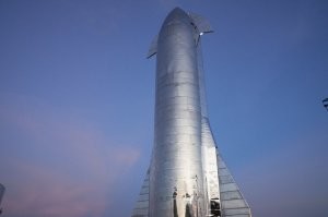 Спорим что не полетит и  У@БЁТЦА?
просто какая то ХЕРЬ из дюралевых листов на заклёпках....