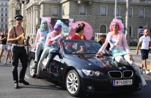 Аааа... Как в заголовке увидел - "водитель BMW", то сразу ассоциация...