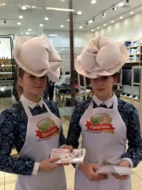 Пельмешки у девушек обычно значительно ниже.