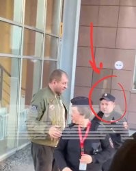 Чёрт-мусорской ещё руку тянул хотел потрогать Емелю за руку, которой он ..... держал  ЁпАНЫЙСТЫД