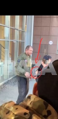 Чёрт-мусорской ещё руку тянул хотел потрогать Емелю за руку, которой он ..... держал  ЁпАНЫЙСТЫД