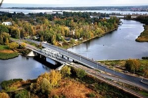 Классная подборка! Спосибо! Давно не был в России. Последний раз в 2009 году, через Москву в Иваново. Жена родом с Иваново.
Фото: Мой "приграничный" микрорайон, Рига, мосты железнодорожный и дорожный, между Болдераем и островом Даугавгривой, бывший Усть-Двинск. Дугавгрива и Даугавгривская крепость с птичего полёта.