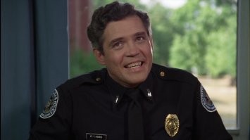 - Что за времена настали, раньше кадеты были одного роста, одного веса, одного цвета и все носили Джонсоны.
- Джонсоны, сэр?
- Ну там, внизу.
- А, вы про это.