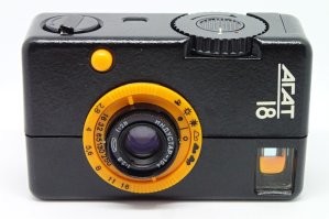 Это Вы с "Агат-18" путаете. Он, да -- полуформатный.