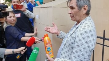 В Калифорнии жена пыталась отравить мужа, подливая ему в чай средство для устранения засоров в трубах