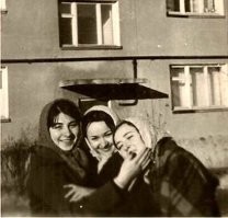 Вот лица из той жизни, а не фальшивые маски.