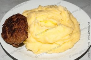 Вот примеры обычной, необычной и красивой подачи блюда. А вот это вот всё из поста - извращение