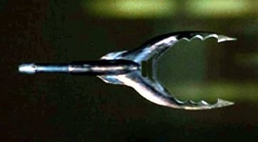 а вот так выглядит металлический нож для разделки инопланетян