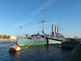 Был единственный раз в Питере в мае 13-го года, неделю тусовался, погода шикарная, даже загорел (на фото, ни одного облачка). Уже улетая, говорю местным, кто провожал, классно у вас тут, погода, климат, я б тут жил, что вам не нравится, не понимаю. Они на меня смотрят, как на дурачка- Это, вот такая погода, с солнцем, первый раз нцать лет, сами в шоке ))))))))
