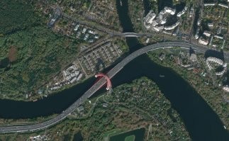 Всего 800 метров, но тоже по реке, тоже красиво и тоже чтобы сохранить природу.
(Живописный мост, Москва)