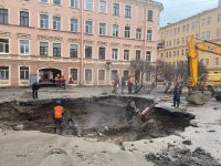 Я смотрю у нас новая мода, раньше хвастались выдуманными успехами, но после столковения успехов с суровой реальностью, был дан приказ радоватся, что у соседа корова сдохла?
НУ давайте в нашей богоспасаемой катастрофы посчитаем.
Ну такие, уровня грузовик с грунтом упал на обочину.

10.10.2023
В приморском Арсеньеве местные жители сняли на видео падение колеса обозрения в местном парке. 

Под Красноярском сошли с рельсов восемь вагонов с углем.

Мощный пожар после взрыва в Подмосковье сняли на видео

05.10.2023
В Петербурге автомобиль упал в яму с кипятком, пострадали люди

02.10.2023
Число пострадавших после взрыва в петербургском кафе выросло до 32
Ну это подорвали тут "военкора". 

Ну так и что теперь? Рашка все?