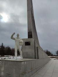Юрий Алексеевич находился на орбите в звании старшего лейтенанта ))
А это фото с того места, где приземлился майор Гагарин ))