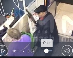 Автор понимает разницу между игрушечным автоматом и игрушечным ружьём?