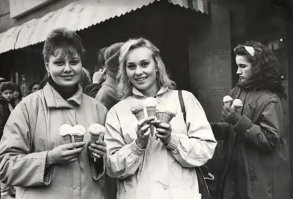 Зачем им столько мороженого?...