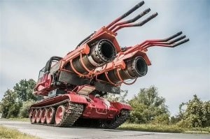 На заглавной фотке не Т-34 в базе, а Т-54/55