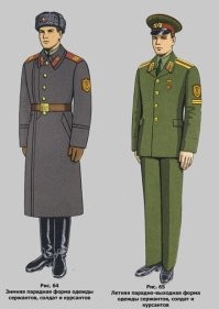 "На дембель отправляли в ботинках. и , уж, точно не зимой."

Отправляли в парадно -выходной форме.
Зимняя парадно-выходная форма предусматривала и сапоги. Служил в Забайкалье - знаю.
Но у него подворотничок, а это точно не парадка.
(хотя, это может быть и неуставной шарфик) 

Что касается "зимой - на дембель", так он может и в отпуск поехал.