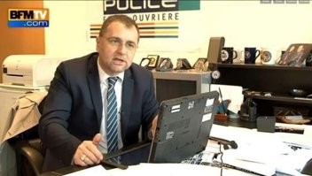 Может у него там два экрана и на одном высвечиваются клавиши