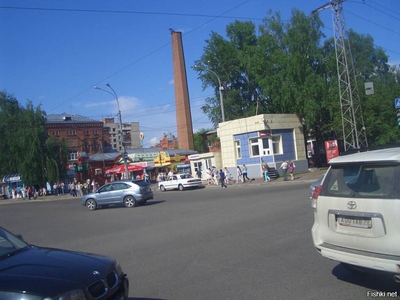 Интересно что за адрес? Так-то, в Томске дороги сделали нормальными еще лет 15 назад. По центру города можно горошину катать.