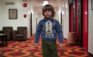 Да, спасибо, я знаю об этом .
И кстати, то, что он снимал "высадку" это была, понятно,  наисекретнейшая гос.тайна, но ему так хотелось её разболтать по-секрету-всему-свету, что начал грубыми намёками её разглашать .
В фильме "Сияние", обратите внимание на свитер мальчика :