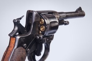 вот про боек обьедененный с куркром вроде понял, а с капсюлем он как обьединен, точнее как не отделялся?
ну и классика же