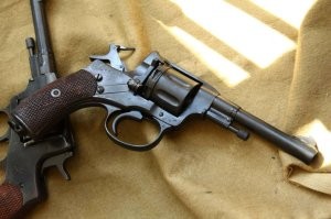 вот про боек обьедененный с куркром вроде понял, а с капсюлем он как обьединен, точнее как не отделялся?
ну и классика же