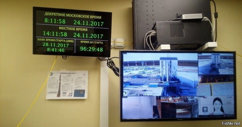 Не, это вообще, не Фотошоп, а программа на смартфоне "Полиш". 
Она гораздо скромнее по возможностям. 
За Фотошоп я не брался уже многого лет. 
Хотя начинал, ещё в конце 90-х. :) 

С 3Д я не работал никогда. 
Баловался в 3Д Максе, конечно, но это тоже, лет двадцать назад было. 

Чувак с глазами, это я. 
В семимесячной  коммандировке на космодроме Восточный. 

А башни, это Ям Ижора и Гатчина, под Питером. Релейные антенны юстировал. 
Промальп я. В том числе.