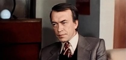 Суховерко был актёр и мастер дубляжа и озвучания. Часто приглашался на радио читать рассказы и играть в радиоспектаклях. В детстве любил Театр У Микрофона и всегда узнавал его голос. 
А вот киноролей помню только три: вербовщик из Возвращение Резидента, немецкий офицер из Вариант Омега и констебль из Сами-Знаете-Откуда (Что будете пить? - Я на службе. - Значит виски.)