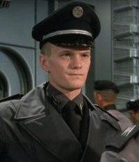 К разговору о гомосеках

Нил Патрик Харрис - открытый гей. 
Он подтвердил это в ноябре 2006 года своим заявлением: 
"Я рад рассеять любые слухи или заблуждения, и я очень горд тем, что могу заявить: я счастливый гей, живу в полной мере и испытываю огромное удовольствие от того, что мне выпало работать с замечательными людьми над общим делом, которое я люблю"