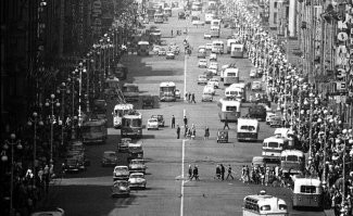 Что это за улица? Народищу, как в москвобаде в час пик...