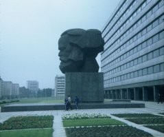 ну счас он Хемниц) Переименовали.