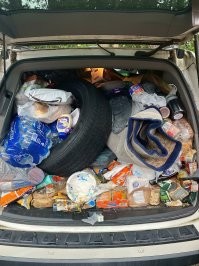 Бл*, ну как можно доводить машину до такого состояния? Там же по любому вонь стоит неимоверная и при торможении сзади всё летит тебе в голову.